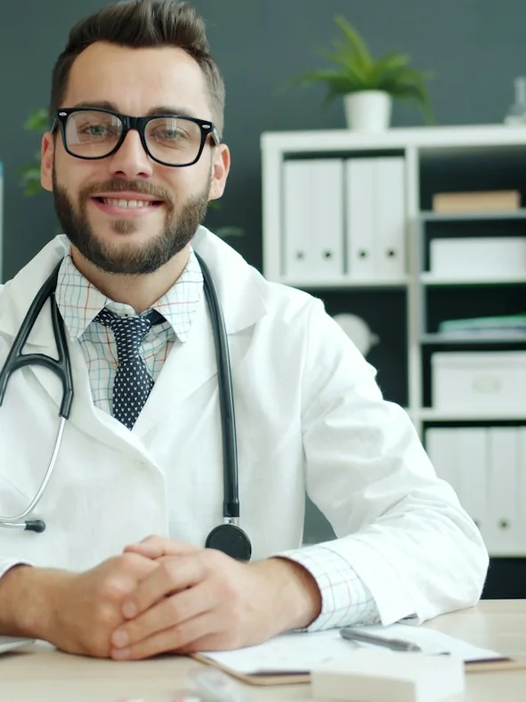 Médico em consultório